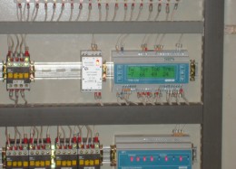 Шкаф управления индивидуальным тепловым узлом, закрытая система отопления и гвс